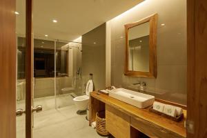 MOUNTAIN SHADOWS RESORT Wayanad的一间浴室