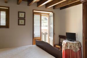 a bedroom with a bed and a window at La Hospedería de Salamón in Salamón +16 photos