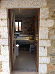 Postel nebo postele na pokoji v ubytování Mystras Inn