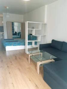 A seating area at Huge Apartment with a parking space in the same building