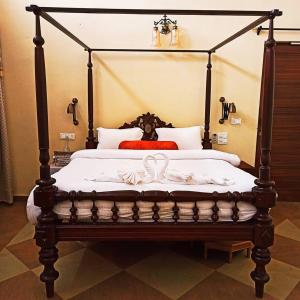 Voodi või voodid majutusasutuse Bhanu Mahal - A Heritage Homestay toas