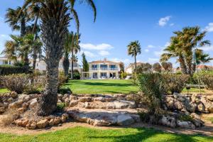 Galeriebild der Unterkunft Royal Beachfront Villa in Protaras