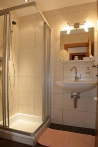 Koupelna v ubytování Hotel Garni Lawens