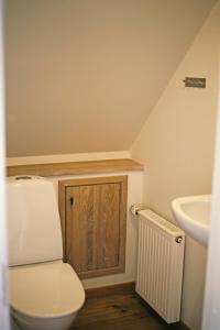 a bathroom with a toilet and a sink at Niidupuu Holiday Home in Mändjala