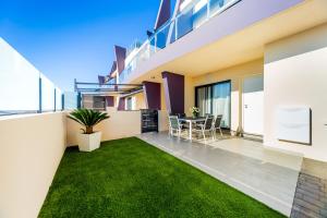 Balkon lub taras w obiekcie Luxurious 2 Bedroom Apartment near the beach