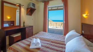 um quarto com uma cama e vista para o oceano em Philoxenia em Ermones mais 48 fotografias