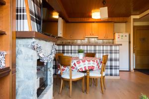 a dining room with a table and chairs in a kitchen at Lanuza by PIRINEOS 360 - Garaje y trastero in Formigal +4 photos