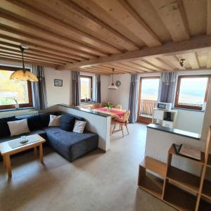 a living room with a couch and a table at Stoahauerhof in Grainet