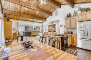 a kitchen with wooden cabinets and a table with a bowl on it at Lazy Bear Retreat in Mevers