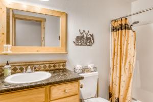 a bathroom with a sink and a toilet and a mirror at Lazy Bear Retreat in Mevers +20 photos