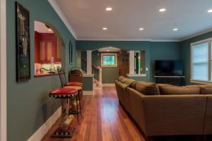 a living room with a couch and a kitchen at The Gatehouse on Golden Hill in Lee