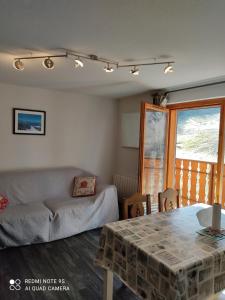 a living room with a table and a couch at Chalet Le Telemark in Thollon