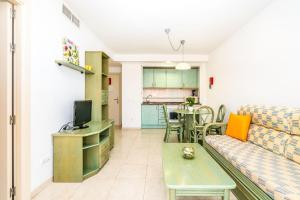Kuchyň nebo kuchyňský kout v ubytování Apartamentos Amatista Unitursa