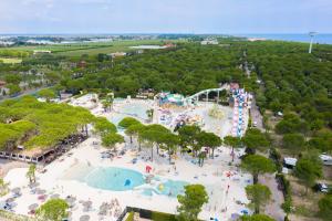 an aerial view of a water park at Camping Union Lido in Cavallino-Treporti