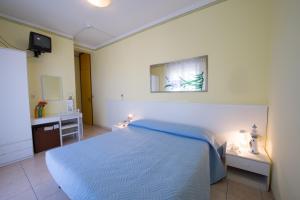 Postel nebo postele na pokoji v ubytování Le Petit Hotel