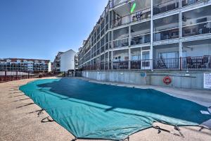 Gallery image of Lakefront Missouri Condo with Pool Access and Balcony in Camdenton