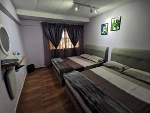 Un pat sau paturi într-o cameră la Tanjung Tuan Beach Regency - Hermis Theme