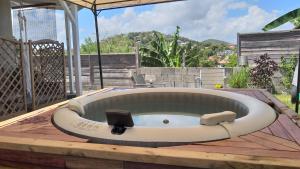 Kép Beau F2 classé, vue mer, spa, jardin, bateau szállásáról Le Robert városában a galériában