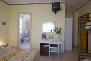 Postel nebo postele na pokoji v ubytování Le Petit Hotel