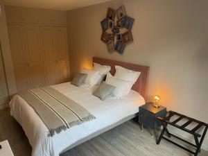 מיטה או מיטות בחדר ב-Le Mas de Camassade