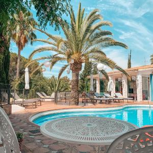Bazén v ubytovaní Jardines De La Reina Boutique Bed & Breakfast alebo v jeho blízkosti