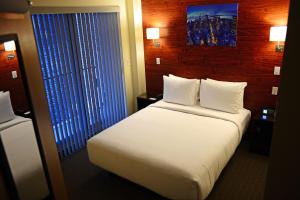Postel nebo postele na pokoji v ubytování Lex Hotel NYC