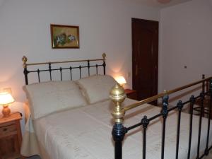 A bed or beds in a room at Casas del Parador - Las Eras