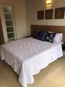 Postel nebo postele na pokoji v ubytování Azalea Hotel