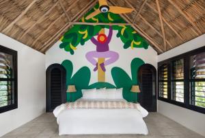 Llit o llits en una habitació de Matachica Beach Resort and Spa
