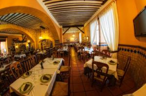 Reštaurácia alebo iné gastronomické zariadenie v ubytovaní Hotel Bodega La Venta