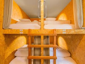 Ένα ή περισσότερα κρεβάτια σε δωμάτιο στο Seawall Hostel +40 φωτογραφίες