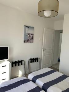 Ένα ή περισσότερα κρεβάτια σε δωμάτιο στο Maison Lermarin 85