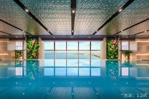 珠海万悦酒店-拱北口岸内部或周边的泳池