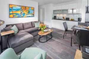 a living room with a couch and a table at Haus Insulaner Tolle 6 in Norderney