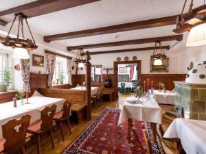 Restoran või mõni muu söögikoht majutusasutuses Hotel Gasthof Blaue Quelle