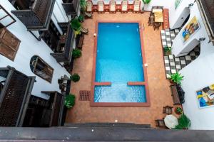 Piscina di Dhow Palace Hotel o nelle vicinanze