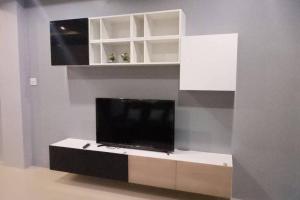 TV a/nebo společenská místnost v ubytování Khoksametchun Hostel Plus