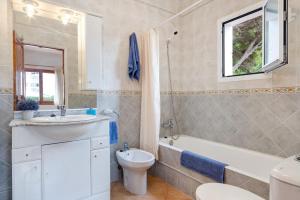 Ένα μπάνιο στο Villa Camomila Tomas by Villa Plus +19 φωτογραφίες