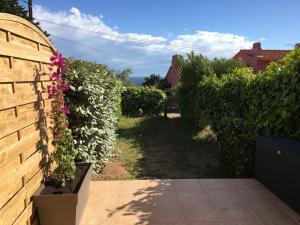 Taman di luar STUDIO BANDOL 2 Etoiles Climatisé