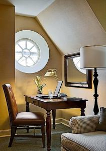 a room with a desk with a laptop and a chair at The Exeter Inn in Exeter