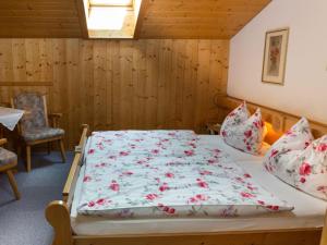 Ein Bett oder Betten in einem Zimmer der Unterkunft Haus Christl