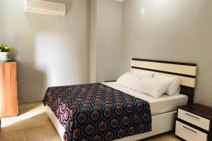 A bed or beds in a room at Fun&Sun Luxury River Villa With Amazing Landscape Még 37 kép