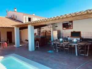 Gallery image of Mas Lou Caloun - Chambre d'Hôte face à la piscine en Camargue - Les Saintes Maries de la Mer in Saintes-Maries-de-la-Mer