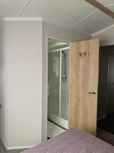 Postel nebo postele na pokoji v ubytování Swift Bordeaux Sea View No 3
