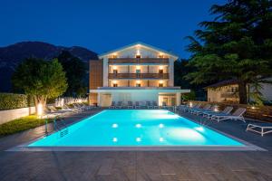Bazén v ubytování HOTEL TRILAGO nebo v jeho okolí