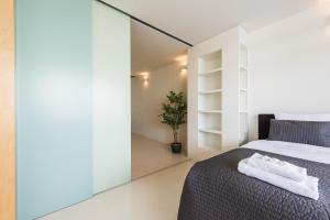 Een bed of bedden in een kamer bij Houthavens Apartments