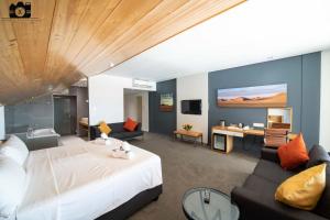 Ένα ή περισσότερα κρεβάτια σε δωμάτιο στο MTC Dome Hotel Swakopmund +26 φωτογραφίες