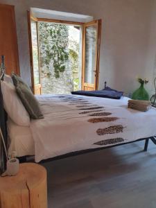 Postel nebo postele na pokoji v ubytování Rustico Lago di Como b&b + 25 fotografií