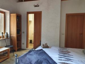 Postel nebo postele na pokoji v ubytování Rustico Lago di Como b&b