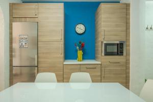 Kuchyňa alebo kuchynka v ubytovaní Beautiful flat with balcony and wifi in Málaga Center